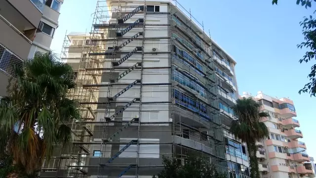 12 metre yükseklikteki iskeleden düşen işçi hayatını kaybetti