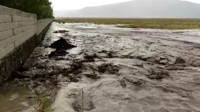 Ağrı'da sağanak yağış sele neden oldu
