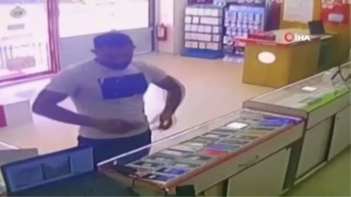 Arnavutköy'de çaldığı telefonu satmaya çalışan hırsız yakalandı