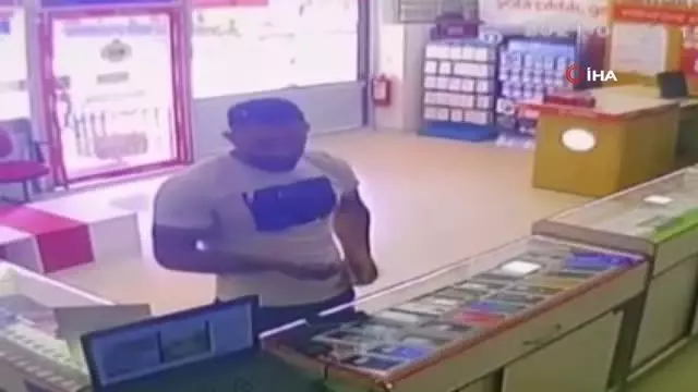 Arnavutköy'de çaldığı telefonu satmaya çalışan hırsız yakalandı