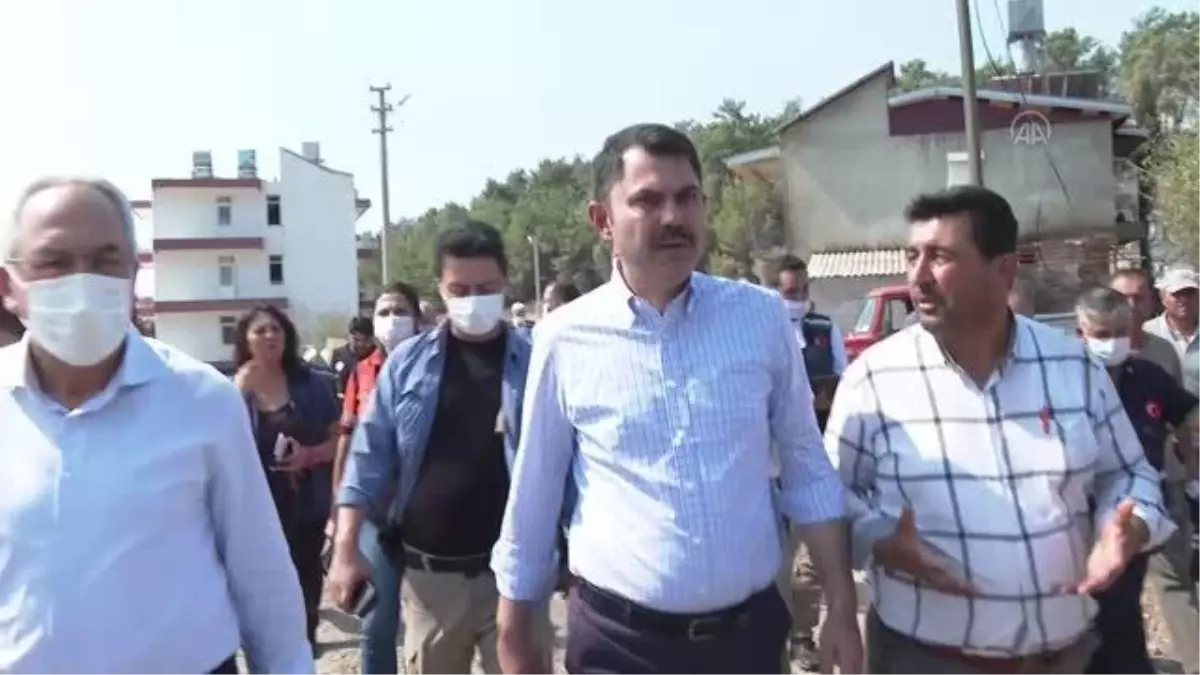 Son dakika haberi... Bakan Kurum, Manavgat'ta yangından etkilenen mahallelerde incelemelerde bulundu