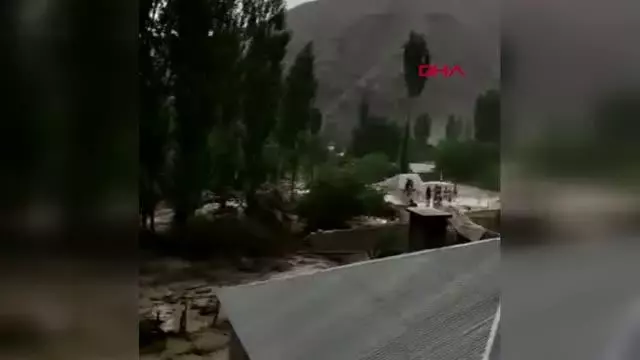Başkale'de sel sularına kapılan bir kadın son anda kurtarılırken, birçok ev zarar gördü - 4