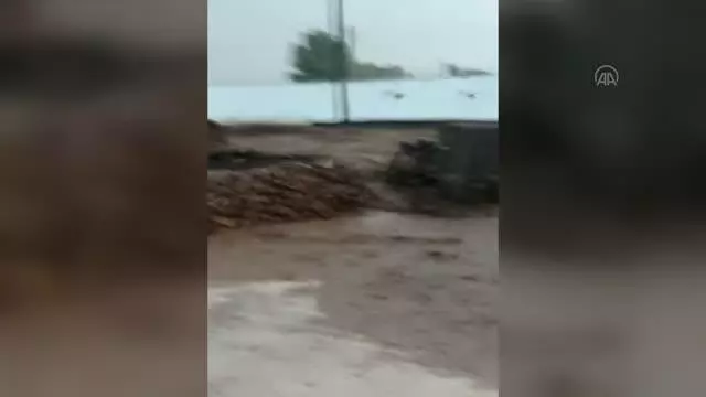 Son dakika: Bir köyde etkili olan sel hasara yol açtı
