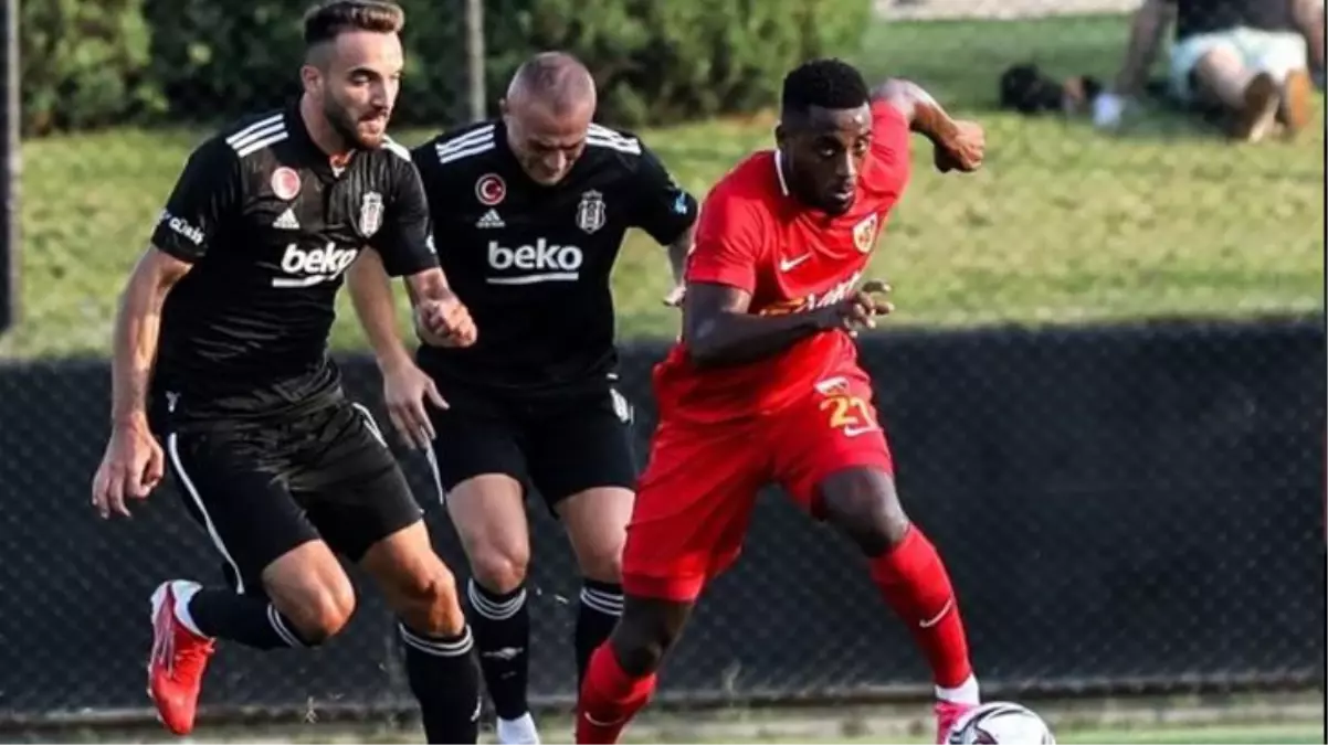 Carole'den Beşiktaş galibiyeti sonrası çarpıcı paylaşım! Galatasaray forması giydiği günlere atıfta bulundu