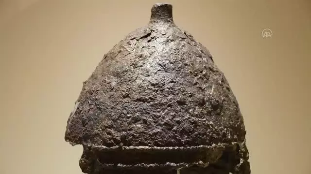 Çorum Boğazkale Müzesi'nin en nadide eseri: 2 bin 800 yıllık demir miğfer