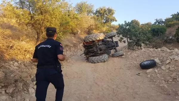 Devrilen traktörün altında kalan çiftçi öldü