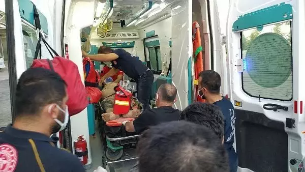 Devrilen traktörün altında kalan çiftçi öldü
