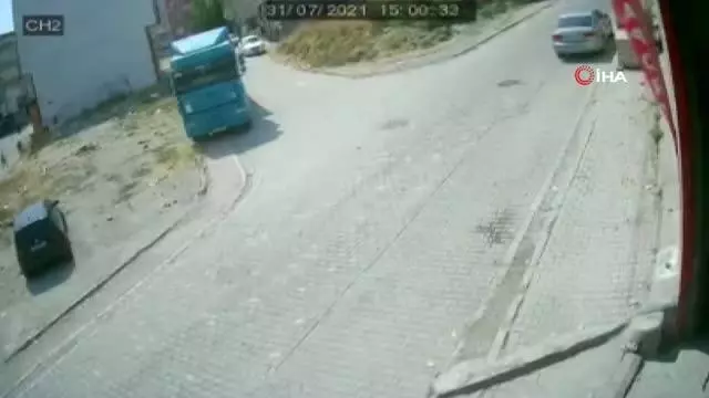Esenyurt'ta hafriyat kamyonu faciasından kıl payı dönüldü: O anlar kamerada