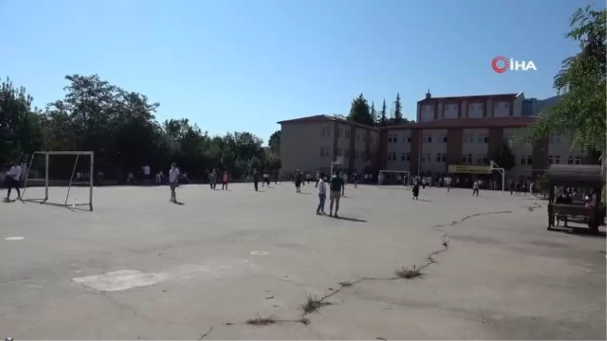 Kimliğini unutan genç, sınav salonuna böyle koştu