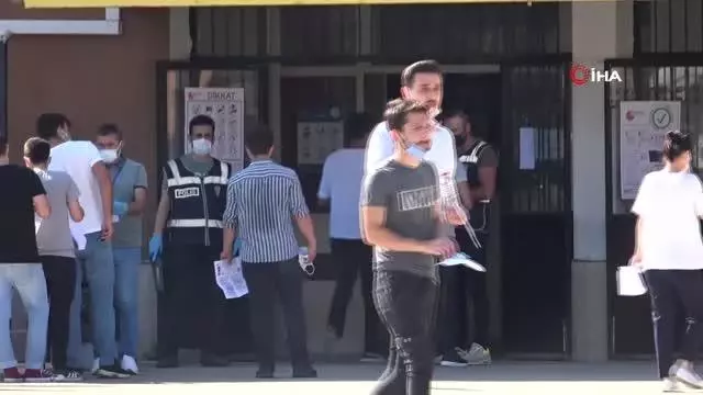 Kimliğini unutan genç, sınav salonuna böyle koştu