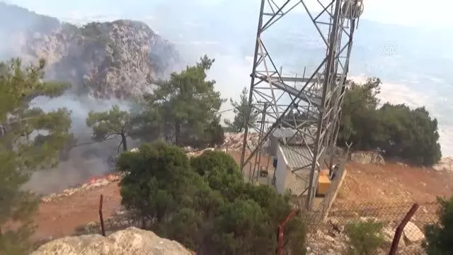 Köyceğiz'deki orman yangınını söndürme çalışmaları devam ediyor