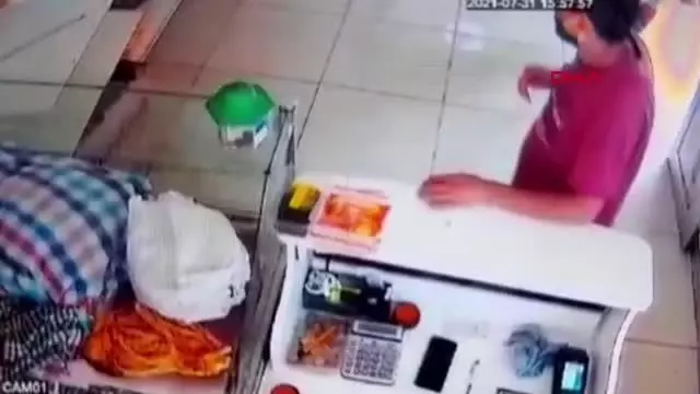 LAHMACUN SİPARİŞİ VERİP CEP TELEFONU ÇALAN HIRSIZ KAMERADA
