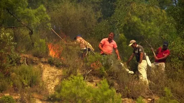 Son dakika haber... MANAVGAT'TAKİ YANGINA VATANDAŞLARDAN BÜYÜK DESTEK