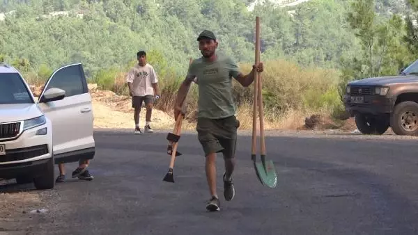 Son dakika haber... MANAVGAT'TAKİ YANGINA VATANDAŞLARDAN BÜYÜK DESTEK