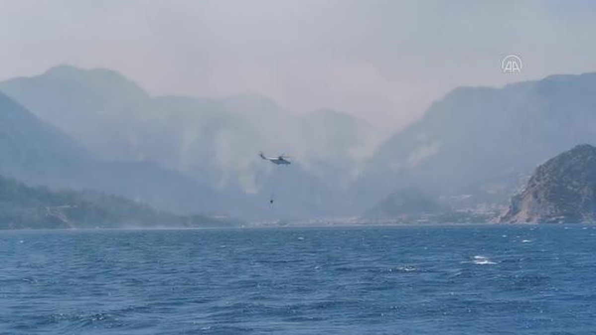Son Dakika | Marmaris'in Turunç bölgesindeki yangına havadan müdahale ediliyor