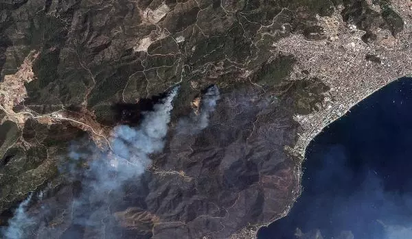 Son dakika gündem: Marmaris ve Manavgat'taki yangın uzaydan görüntülendi