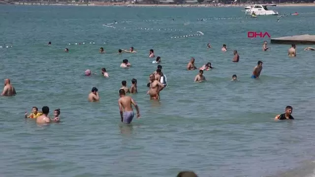 Menekşe Plajı doldu taştı