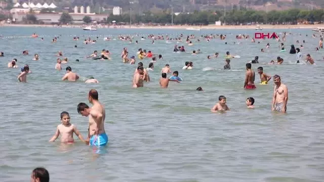 Menekşe Plajı doldu taştı