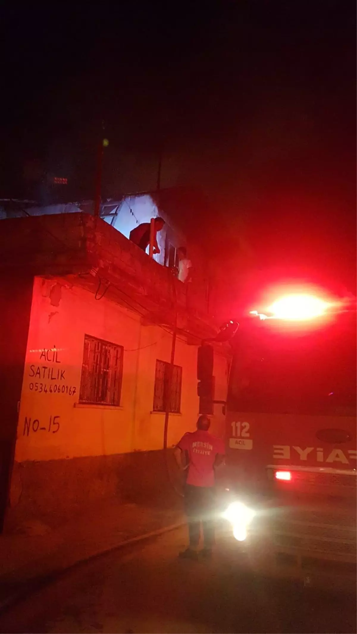 Evde çıkan yangın hasara neden oldu
