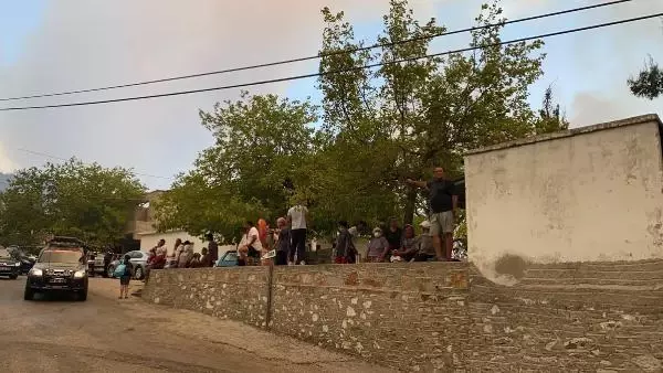 Alevler Bodrum'u sardı! Vatandaşlar evlerinin yanmasını gözyaşları içerisinde izledi