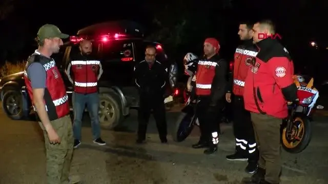 Son dakika gündem: MOTOSİKLETLİLERDEN ORMANLIK ALAN GİRİŞLERİNDE YANGIN NÖBETİ
