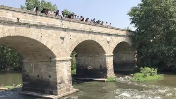 PROF. DR. KYUCHUKOV: 2 AĞUSTOS'TA NAZİLER 4 BİN 300 ROMAN'I FIRINLARA SOKTU