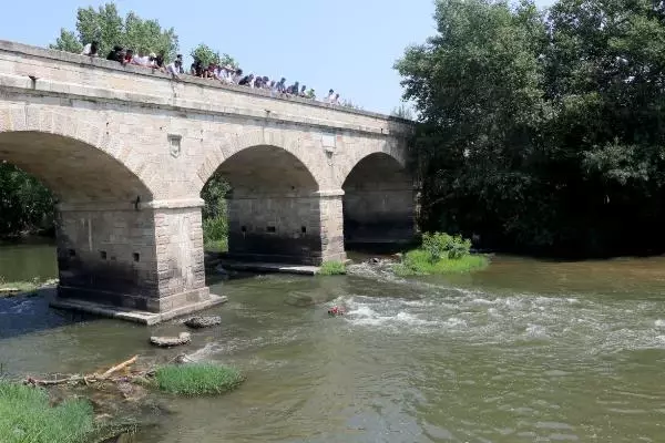 PROF. DR. KYUCHUKOV: 2 AĞUSTOS'TA NAZİLER 4 BİN 300 ROMAN'I FIRINLARA SOKTU