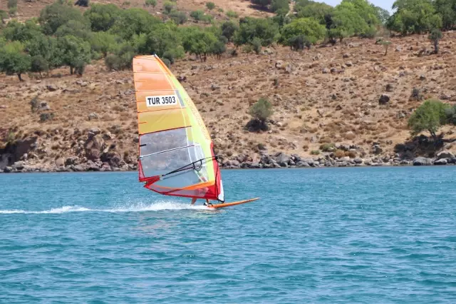 Rüzgar sörfünde Funboard Slalom Ligi 1. ayak yarışları, İzmir'de tamamlandı
