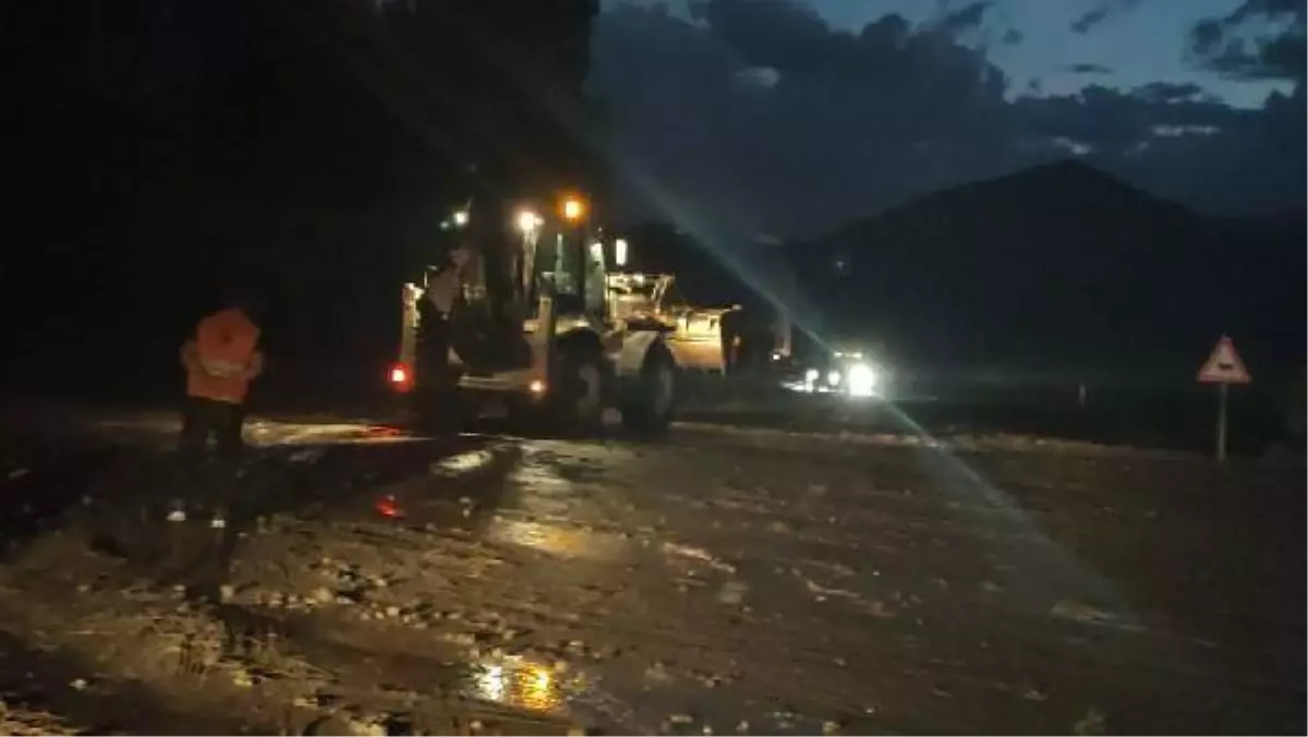 Son dakika: Selde kapanan Ardahan-Erzurum kara yolu açıldı