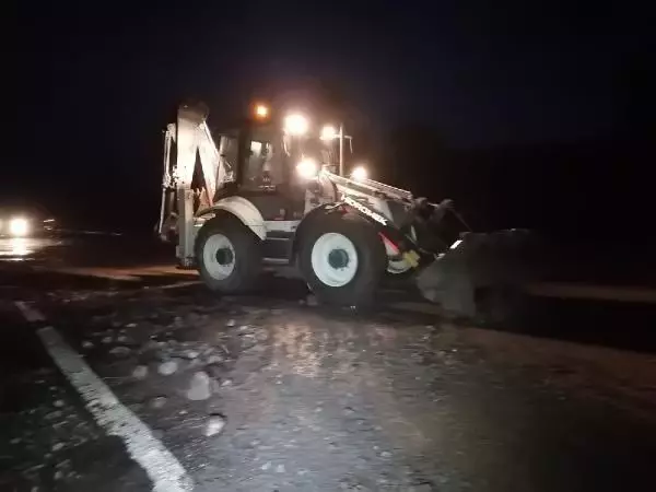 Son dakika: Selde kapanan Ardahan-Erzurum kara yolu açıldı