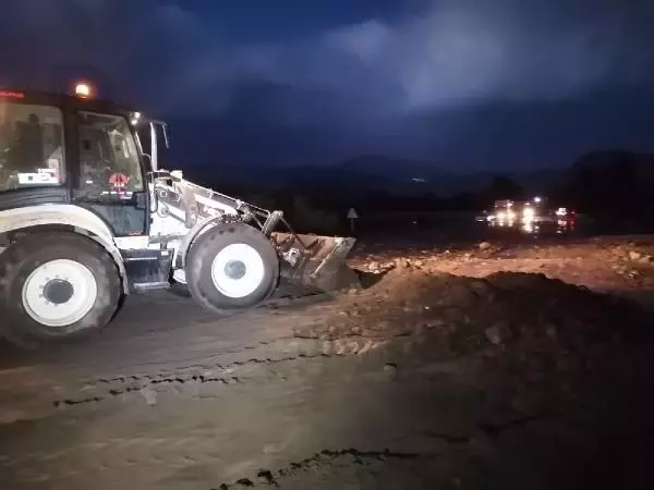 Son dakika: Selde kapanan Ardahan-Erzurum kara yolu açıldı