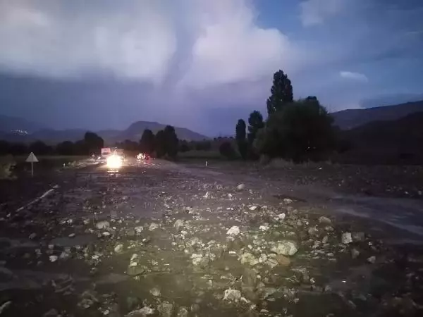 Son dakika: Selde kapanan Ardahan-Erzurum kara yolu açıldı