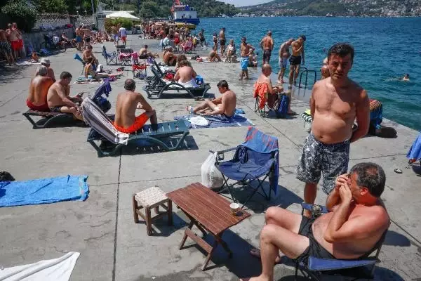 Sıcaktan bunalanlar boğaza akın etti