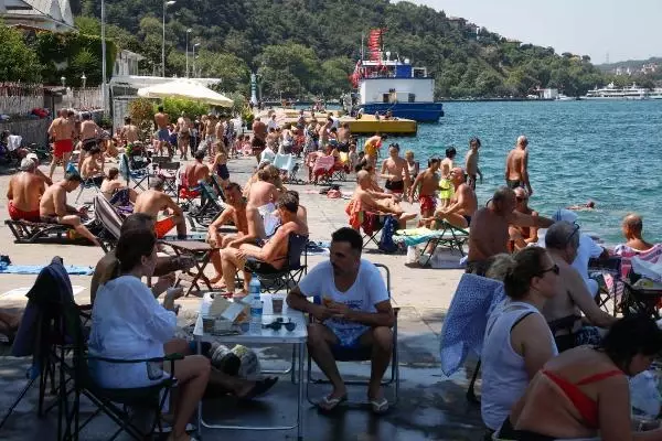 Sıcaktan bunalanlar boğaza akın etti