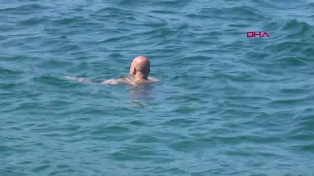 Sıcaktan bunalanlar boğaza akın etti