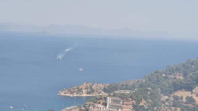 Son Dakika: Milli Savunma Bakanlığı, tahliye çalışmalarına destek vermek amacıyla iki çıkarma gemisini Marmaris'e sevk etti