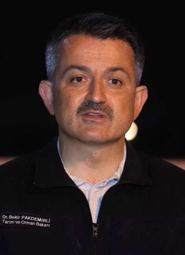 Son Dakika | Tarım ve Orman Bakanı Pakdemirli, Marmaris Yangın Yönetim Merkezinde konuştu: (1)
