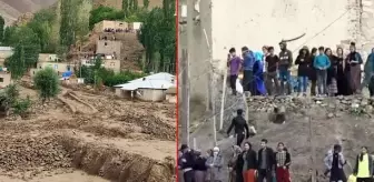 Van'ın Başkale ilçesi bir kez daha sele teslim! Dereler taştı, köylüler damların üstünde kurtarılmayı bekledi
