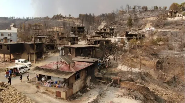 Yangında yok olan Kalemler mahallesi, havadan görüntülendi
