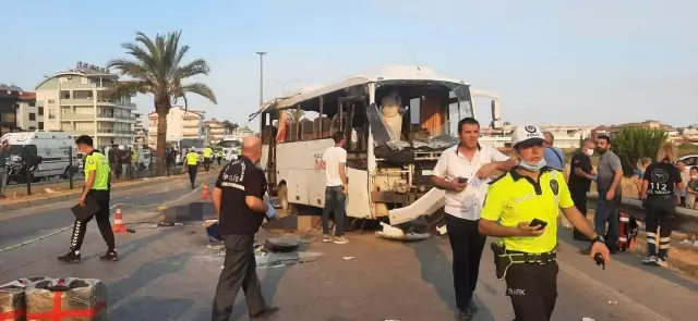 Manavgat'tan bir kötü haber daha! Turistleri taşıyan tur midibüsü devrildi: 3 ölü, 16 yaralı