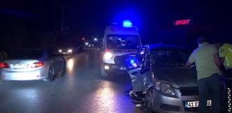 Arnavutköy'de 2 otomobil çarpıştı: Anne ve 2 çocuğu yaralandı