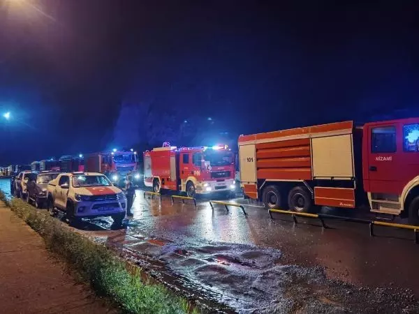 AZERBAYCAN YANGIN SÖNDÜRME EKİPLERİ, TÜRKİYE'YE GİRİŞ YAPTI
