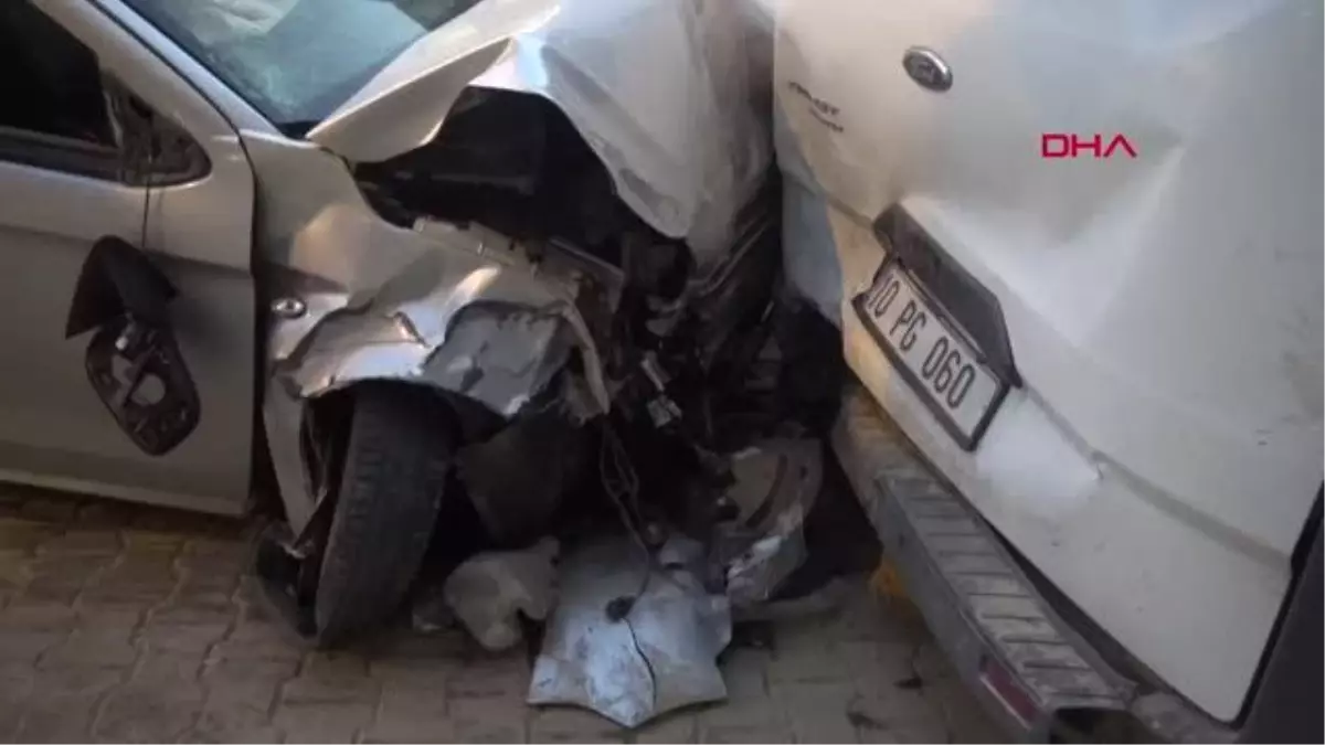 BALIKESİR'İN BANDIRMA İLÇESİNDE TRAFİK KAZASI: 2 YARALI