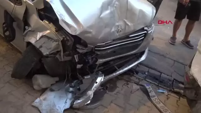 BALIKESİR'İN BANDIRMA İLÇESİNDE TRAFİK KAZASI: 2 YARALI