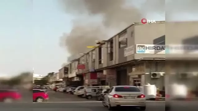 Son dakika... Beylikdüzü'nde sanayi sitesinde yangın