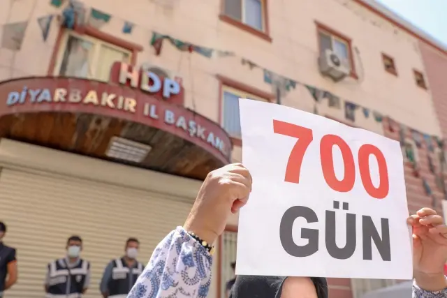 DİYARBAKIR - Diyarbakır anneleri 700 gündür evlatları için nöbette