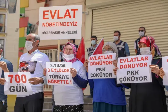 DİYARBAKIR - Diyarbakır anneleri 700 gündür evlatları için nöbette