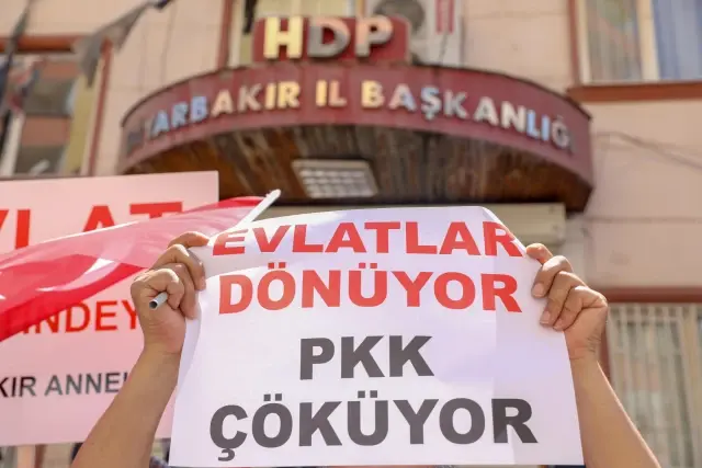 DİYARBAKIR - Diyarbakır anneleri 700 gündür evlatları için nöbette