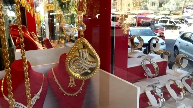 Diyarbakır'da kuyumcudan gençlere dijital para uyarısı