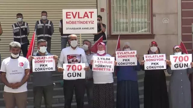 DİYARBAKIR - Diyarbakır anneleri 700 gündür evlatları için nöbette